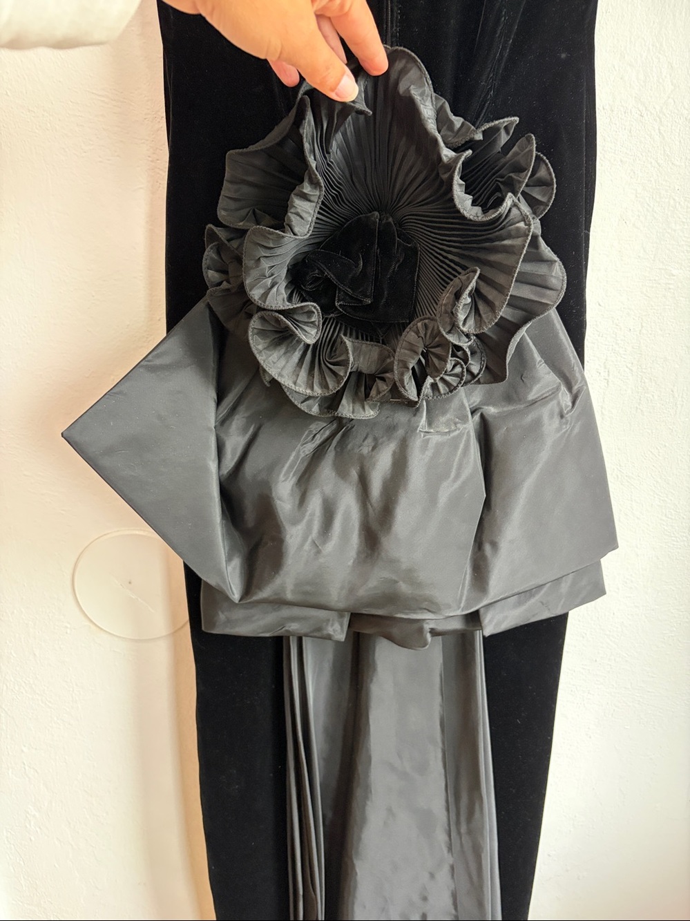 Velvet column dress dramatic shoulders morticia Adam’s gothic dramatic 1980s - Picture 8 of 10